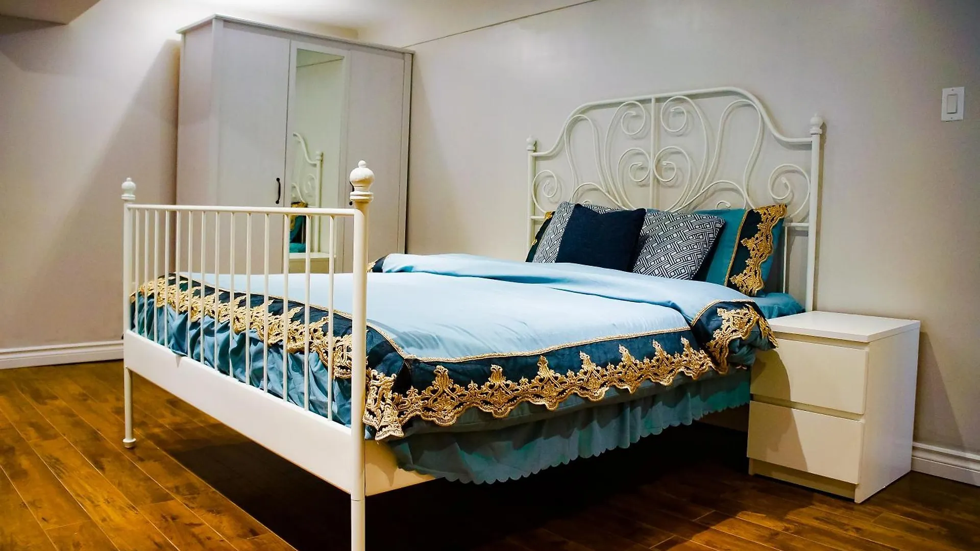 Cozy Bedroom Near Subway Station, Free Parking Toronto 0*,