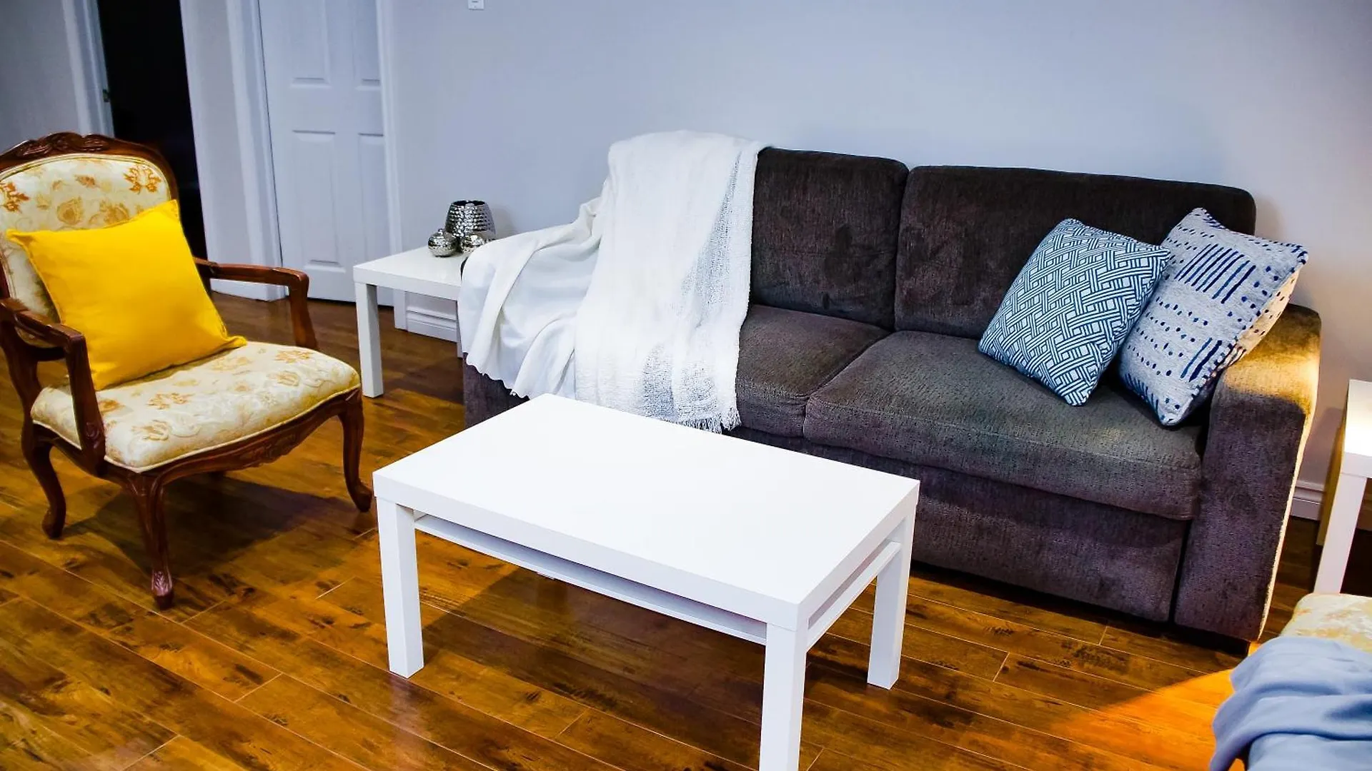 Cozy Bedroom Near Subway Station, Free Parking Toronto