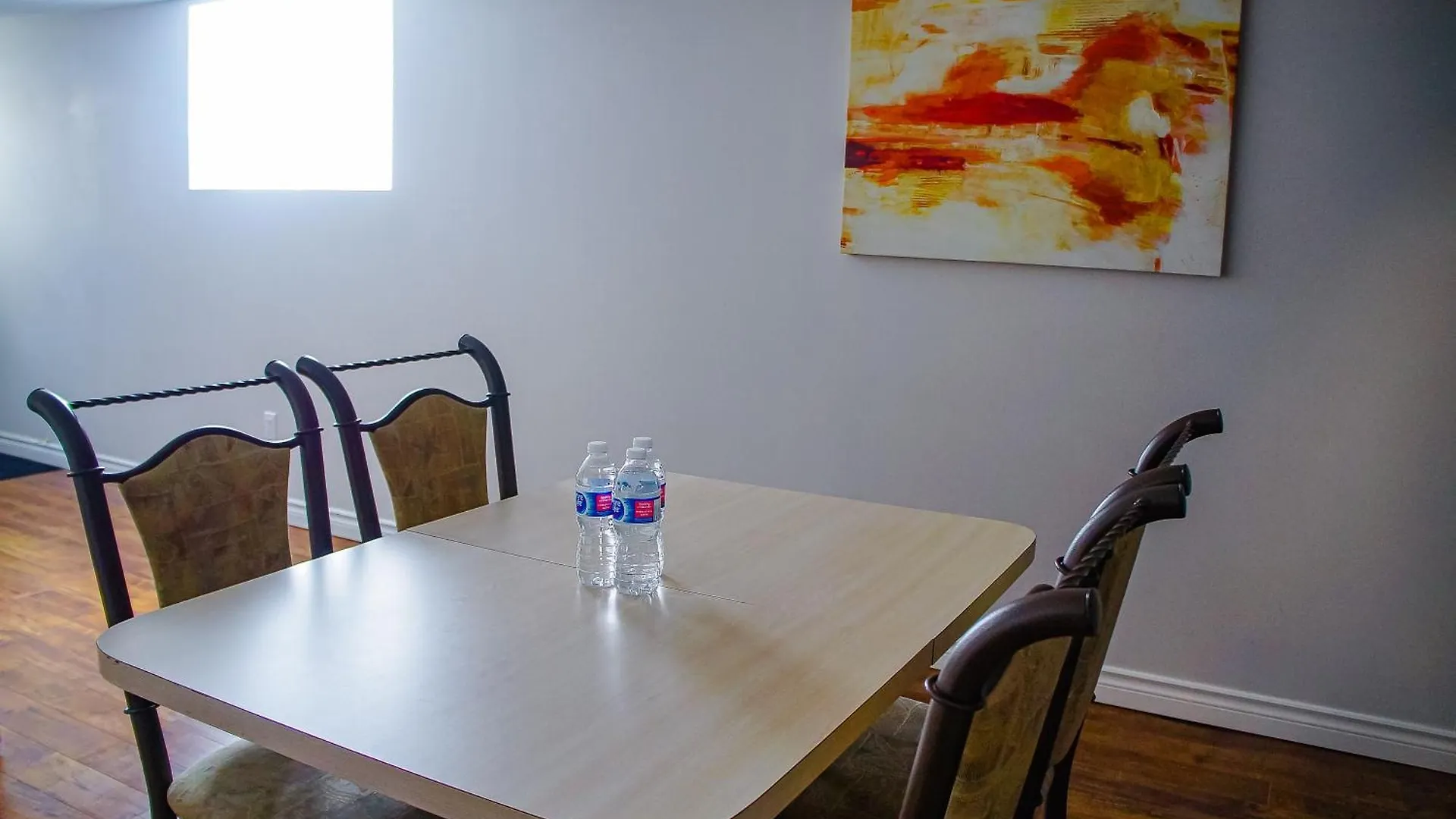 Cozy Bedroom Near Subway Station, Free Parking Toronto